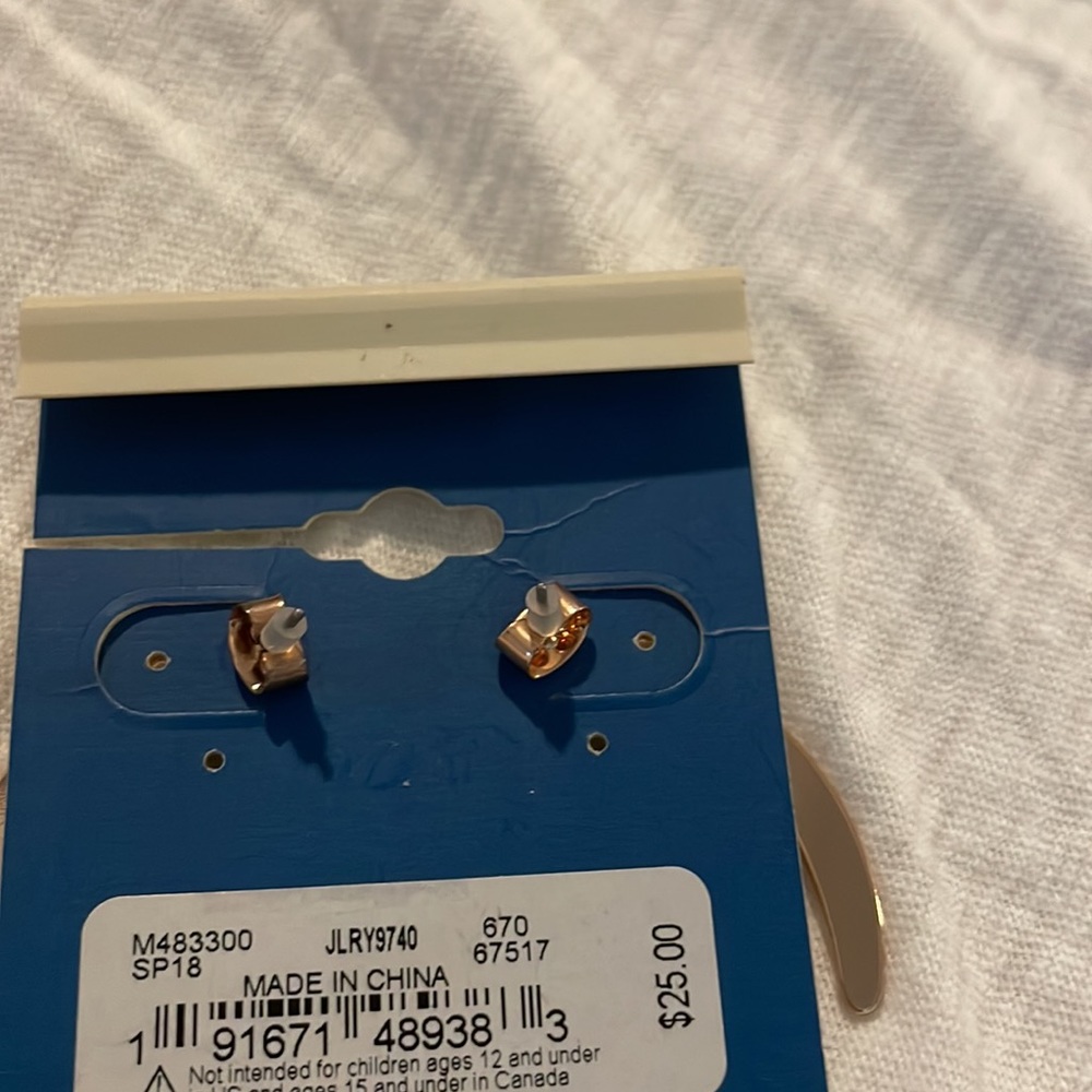 Earrings - Picture 5 of 5